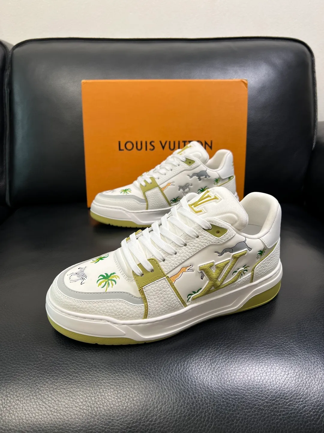 Men's shoes 💰 940 Lv high quality top crafts Louis Vuitton, sports sneakers counter synchronization, uppers imported from Italy, high-quality splicing colorful complex crafts, imported mesh pads soft and comfortable, soles: original soles specially provided by the original factory, T men's shoes 💰U exclusive movable molded soles super comfortable, original factory single goods, code number 39-44 (customized 38 45)